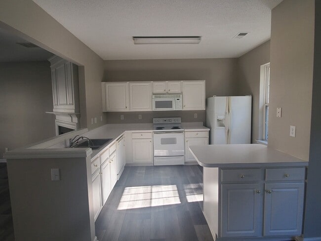 Building Photo - 3992 Katherine Way