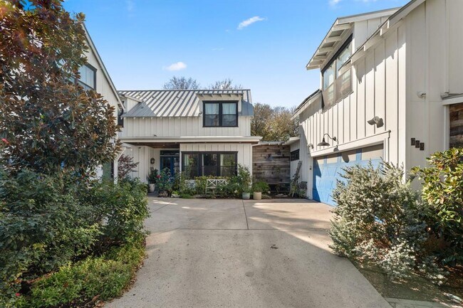 Foto del edificio - 703 E Live Oak St