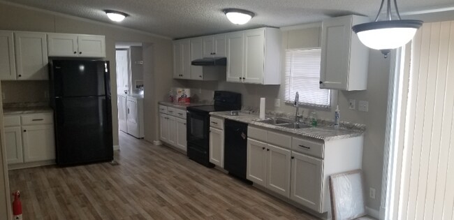 Building Photo - 103 Grayland Dr