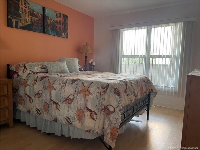 Foto del edificio - 429 NE Tradewind Ln