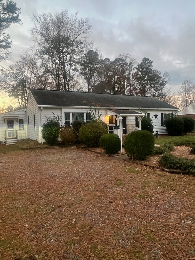 Building Photo - 3200 Tammaway Dr