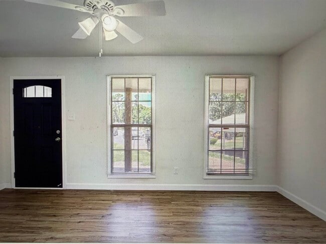 Foto del edificio - 4838 Shayne Ln