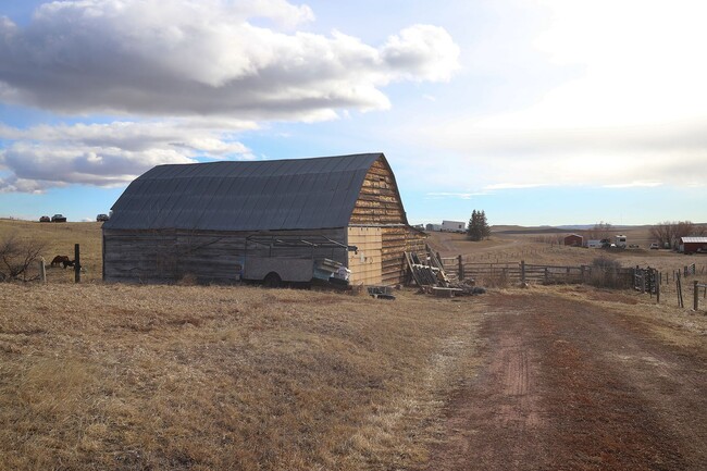 Building Photo - Country living