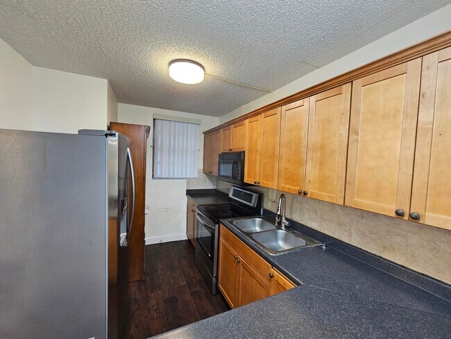Building Photo - 8441 Forest Hills Dr