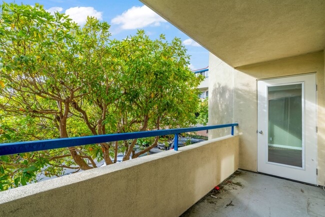 Building Photo - Cutest Condo on the Market!