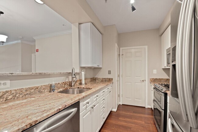 Building Photo - Beautiful 2bed/2bath at Camerson Station