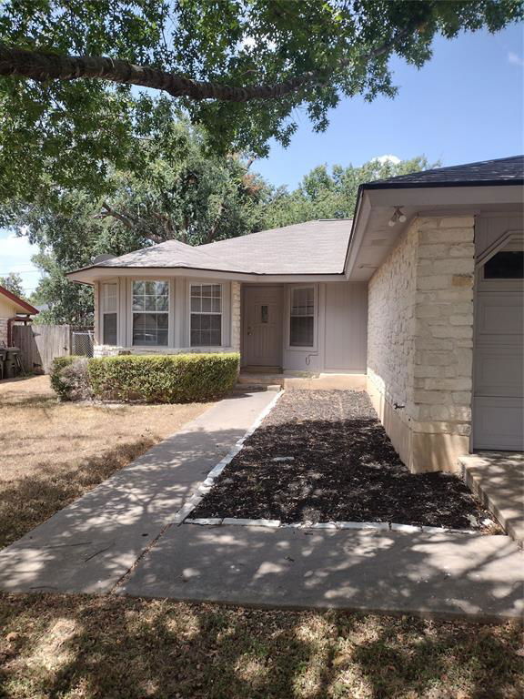 Building Photo - 205 Pin Oak Dr