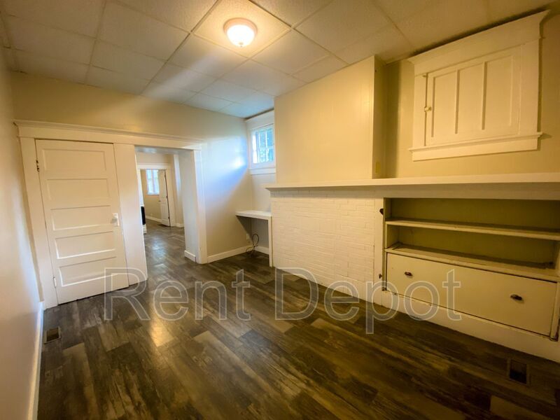 827 Jefferson Ave Unit APT B, Evansville, IN 47713 Condo for Rent in