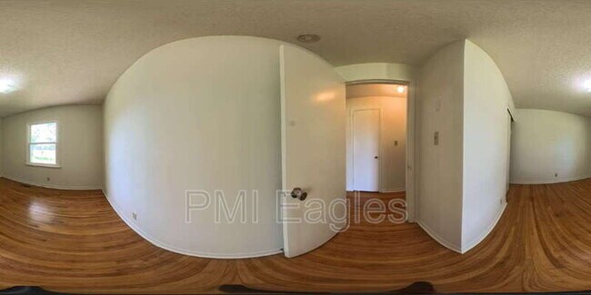 Foto del edificio - 2223 Pendleton Dr