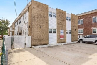 Building Photo - 14 N Sacramento Ave
