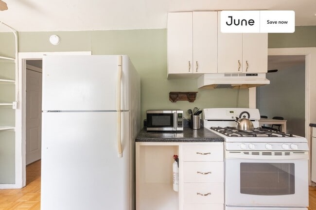 Building Photo - 1805 Haskell St