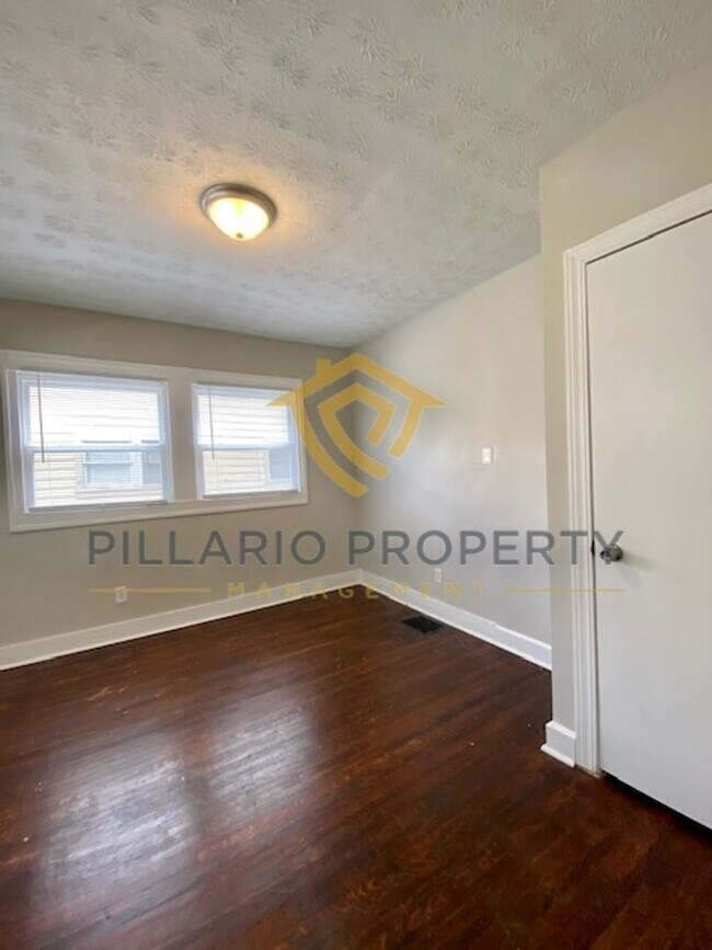 Building Photo - So-Bro, 3 Bedroom/1 Bathroom Beauty Availa...