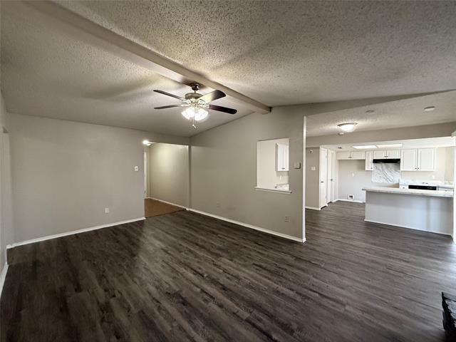 Foto del edificio - 250 N Bryan Cir