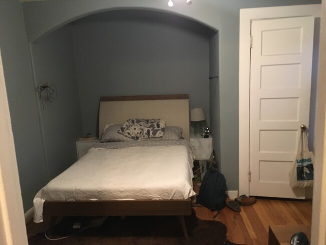 Bedroom - 16065 1606.5 Lucretia Avenue