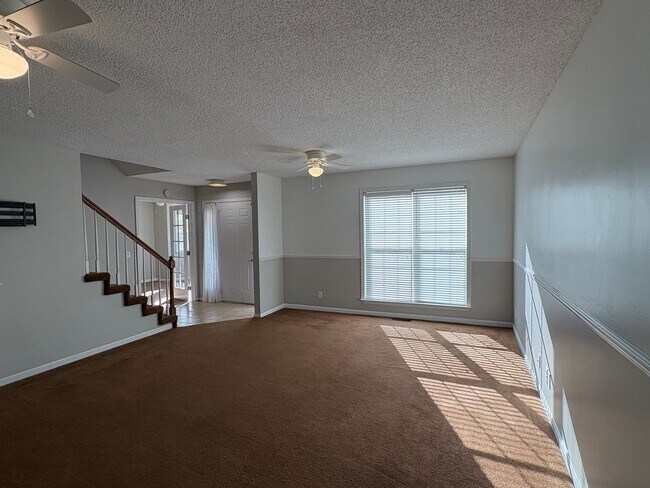 Building Photo - SPACIOUS & Beautiful Home Just Outside She...