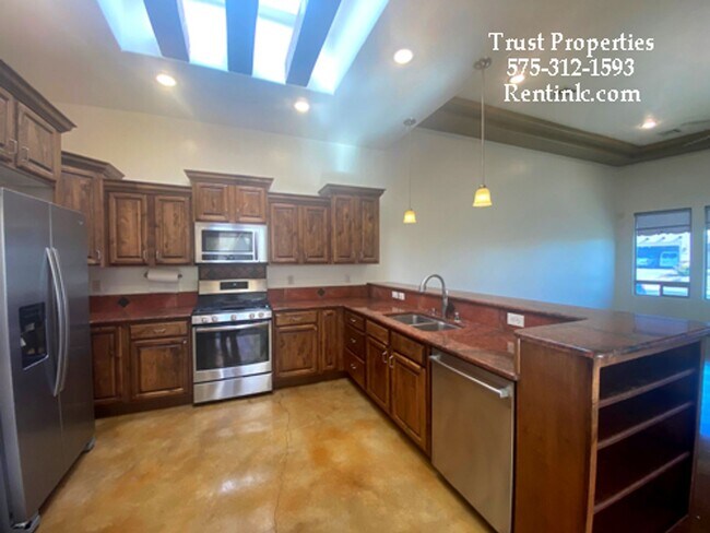 Building Photo - Spacious SFH in Gated Community w/ Pool ac...