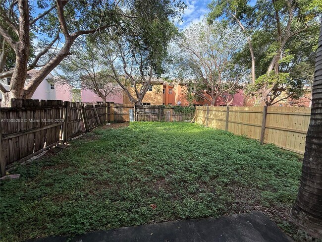 Foto del edificio - 656 SW 11th St