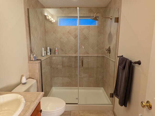 Foto del edificio - 1317 NW Mayfield Rd