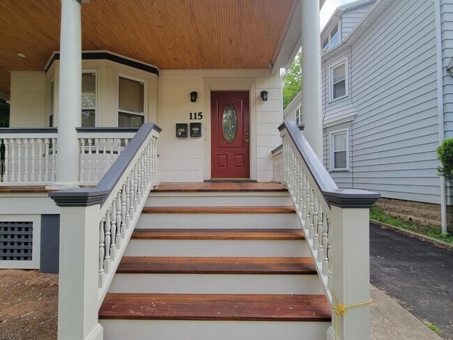 Building Photo - 115 Maolis Ave