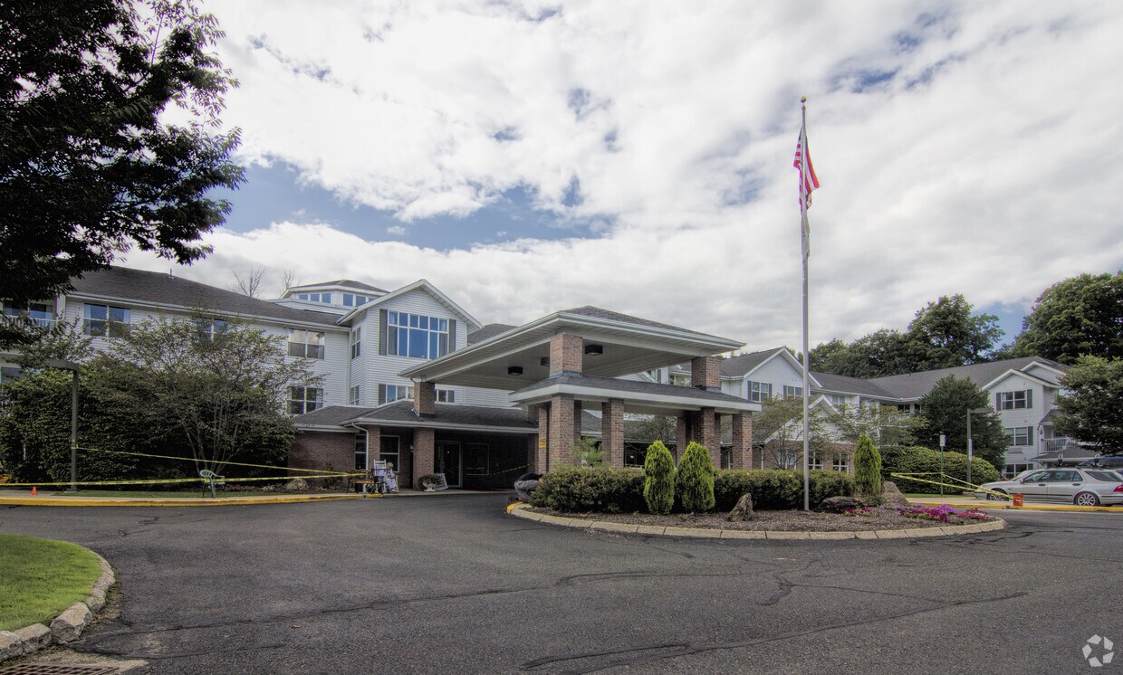 Devonshire Estates Apartments in Lenox, MA