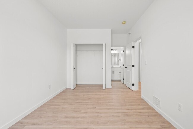Foto del edificio - Woodline Townhomes