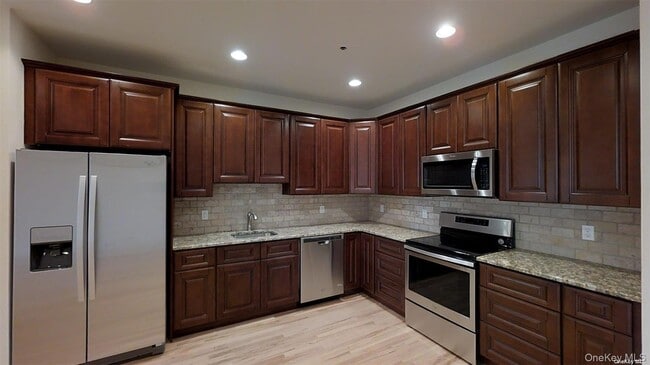 Foto del edificio - 417 New York Ave