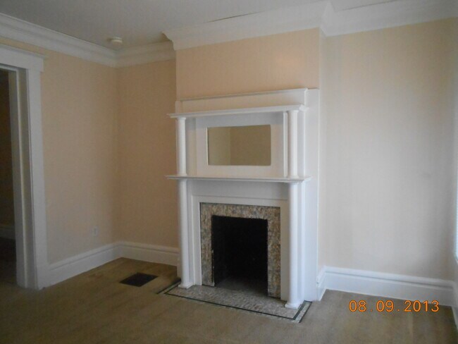 Building Photo - 166-168-168 E 11th Ave