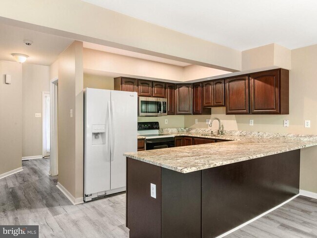 Building Photo - 106 Yellowwood Dr