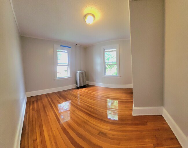 Bed room - 460 S Quaker Ln