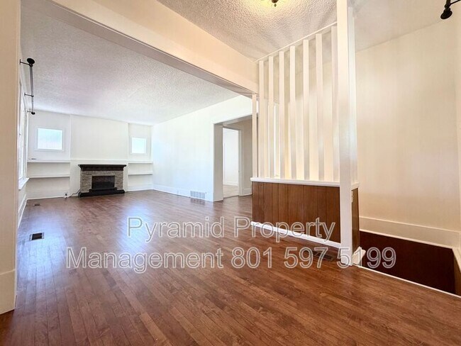 Building Photo - 1534 Garfield Ave S