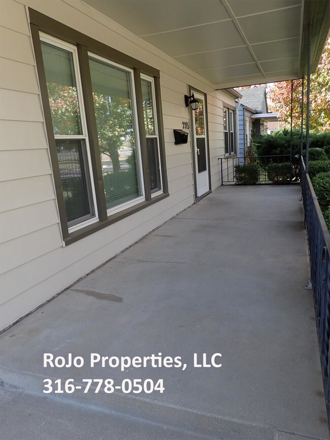 Foto del edificio - 2115 E Bayley St