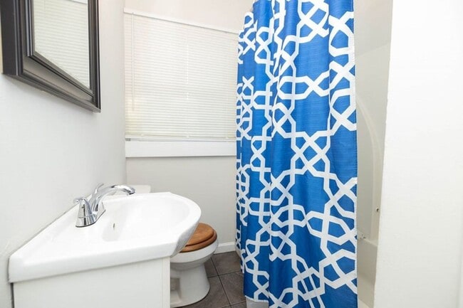 Building Photo - 306 47th St