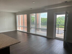 Building Photo - Evergreen Apartments