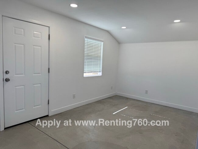 Building Photo - Modern 1 Bed 1 Bath Home!