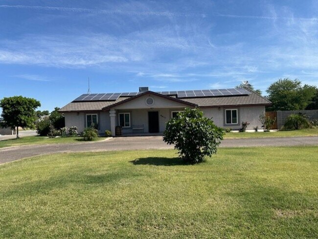 Building Photo - NO HOA, PLUS PARKING FOR MULTIPLE VEHICLES...
