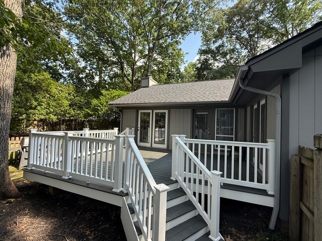 Foto del edificio - 2301 Thousand Oaks Dr