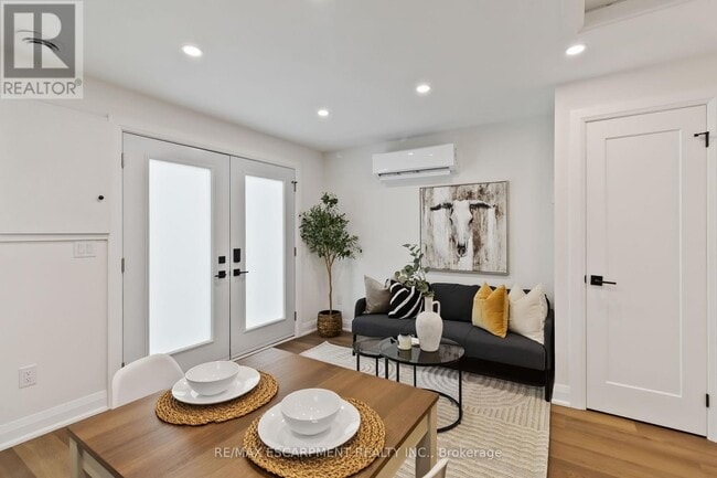 Building Photo - 1332 Majestic Dr