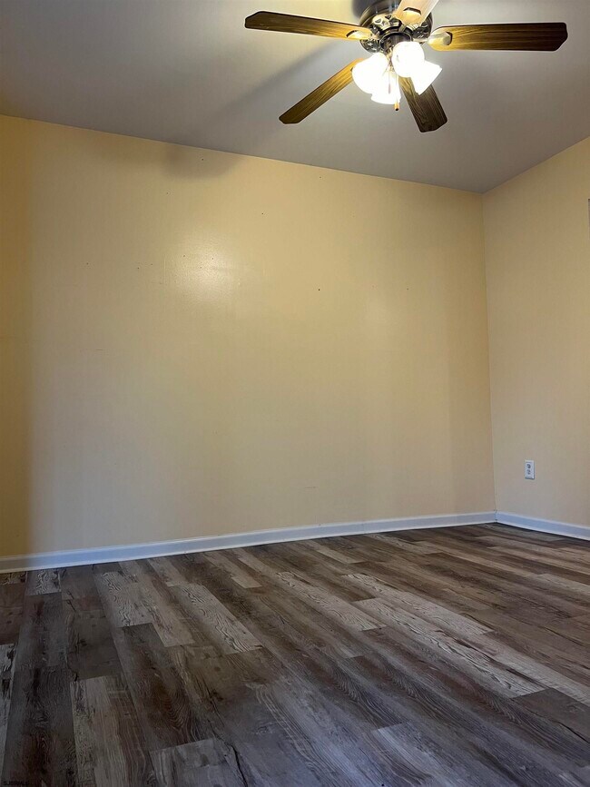 Building Photo - 2723 Evergreen Ct
