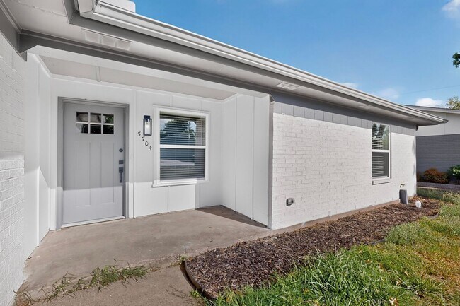 Building Photo - 5704 Newman Dr
