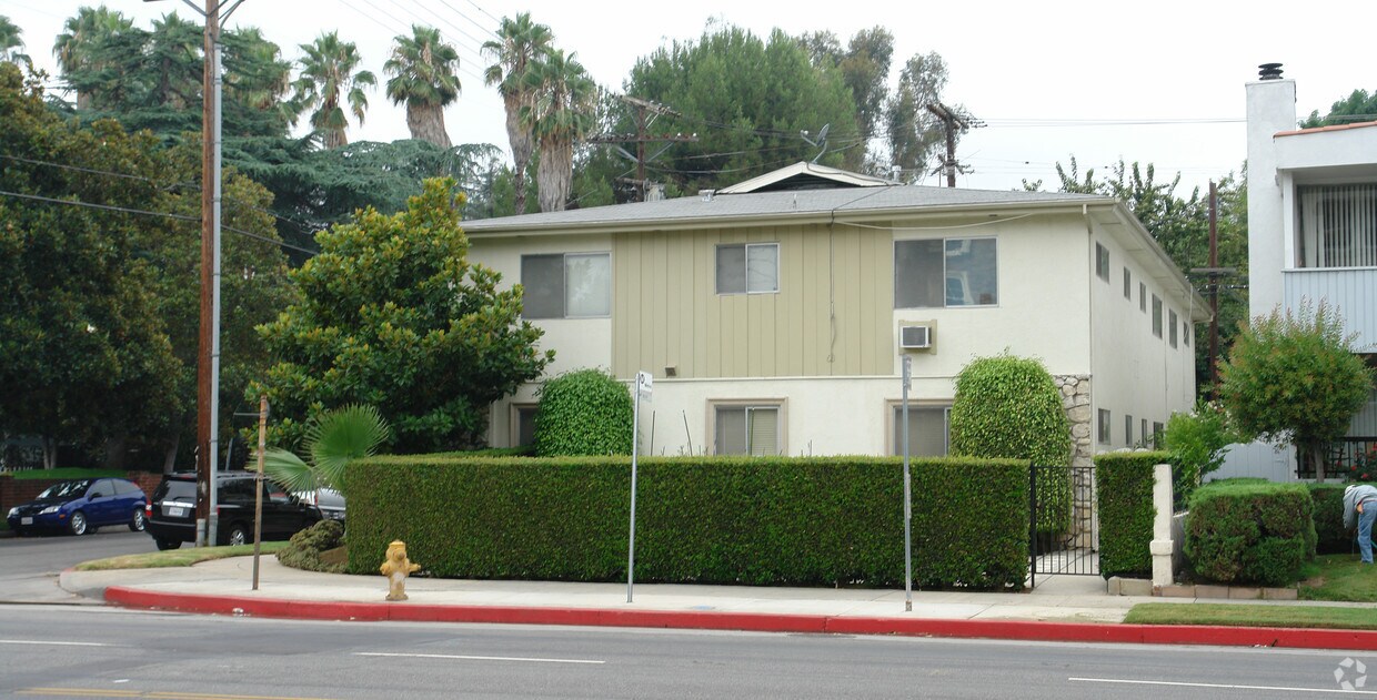 Building Photo - 12501-12509 Valley Spring Ln