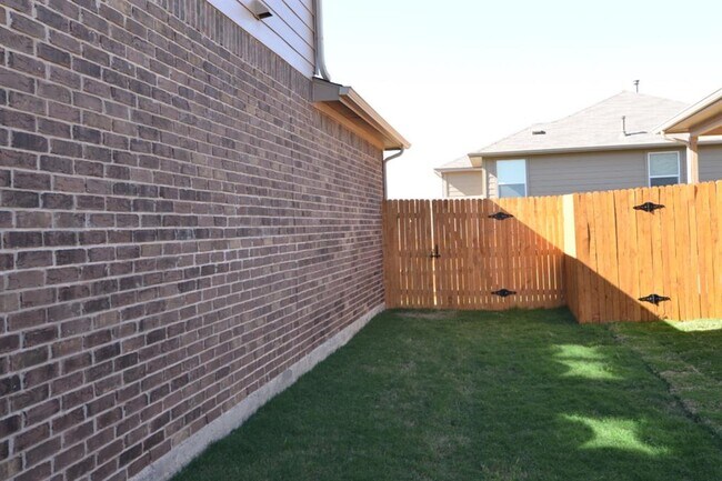 Building Photo - 261 Northern Flicker St