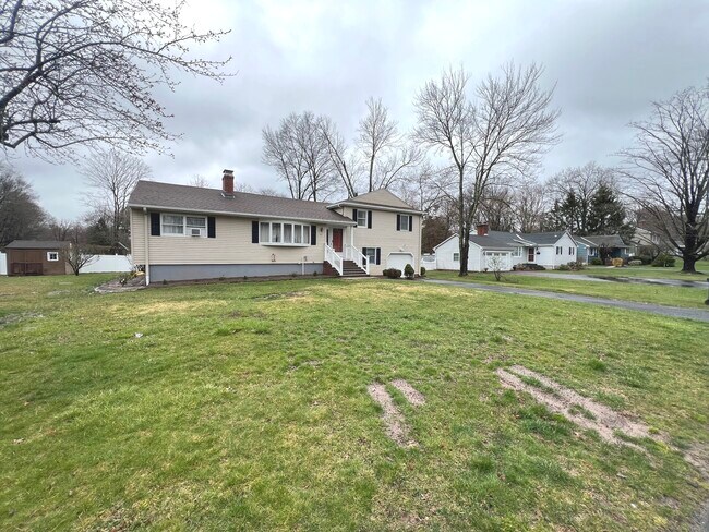 Building Photo - 105 Dale Rd