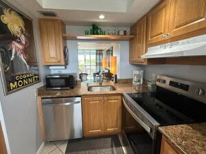 Foto del edificio - 110 Royal Pk Dr