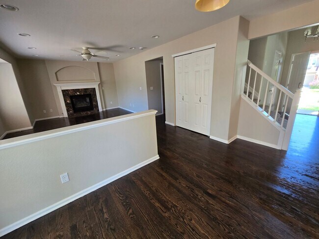 Foto del edificio - Beautiful and Fresh Updated Four Bedroom Home on a Corner Lot in Rock Creek!