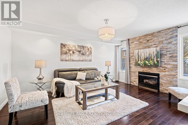 Photo du bâtiment - 98 Lowther Ave