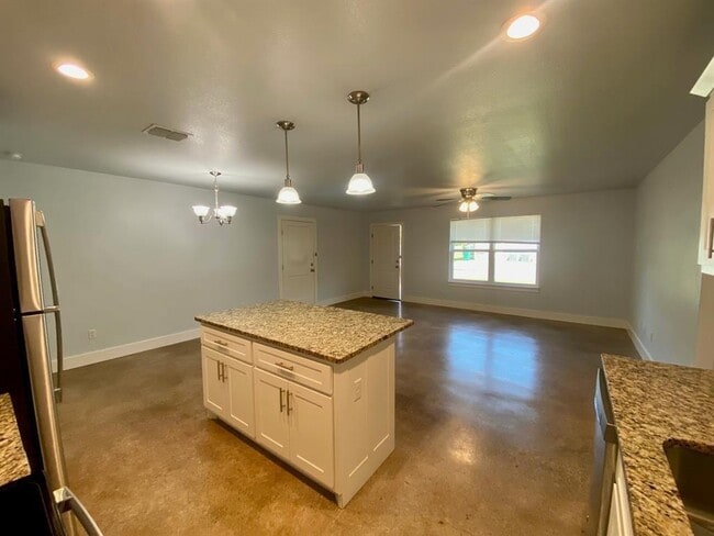 Building Photo - 300 Pendergrass St