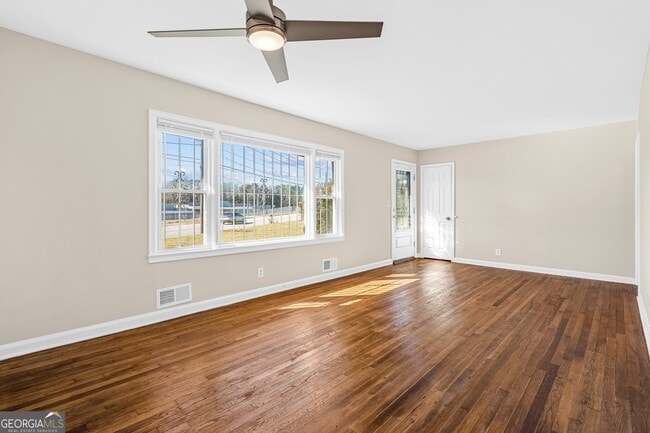 Building Photo - 1406 Columbia Dr