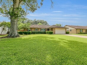 Building Photo - 805 Bluebonnet Ln