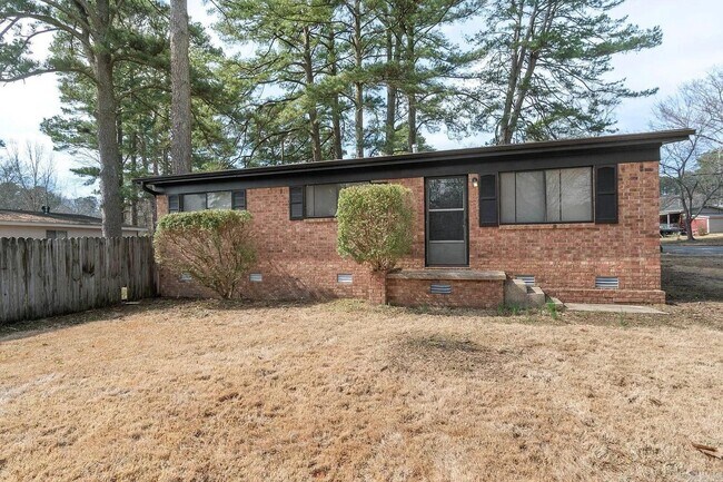 Building Photo - 2502 N Lakeview