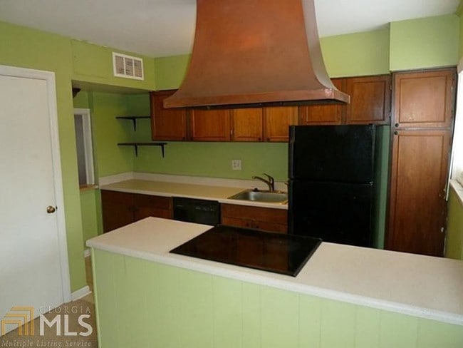 Building Photo - 3099 Colonial Way